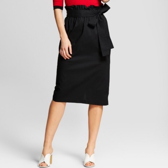 black paperbag skirt outfit